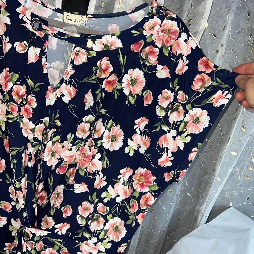 Emi & Joe Women 3X Navy Blue Floral Twist Front Grommet Blouse NWT PT18440 - Picture 4 of 5